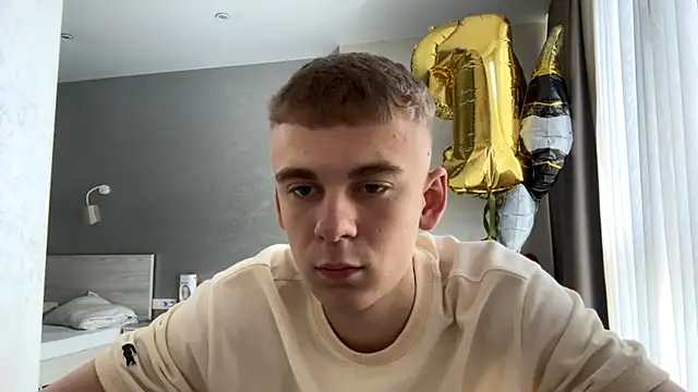 Snapshot of SoloFury chatting on May 2026 09:37:01 AM SoloFury online show from May 2026 09:37:01 AM