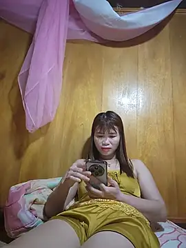Snapshot of Reeoo-93 chatting on May 2026 02:18:02 AM Reeoo-93 online show from May 2026 02:18:02 AM