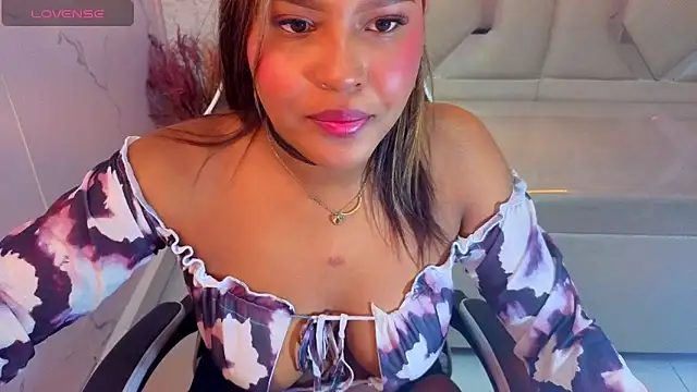 Snapshot of naomitp chatting on June 2026 12:33:01 PM naomitp online show from June 2026 12:33:01 PM