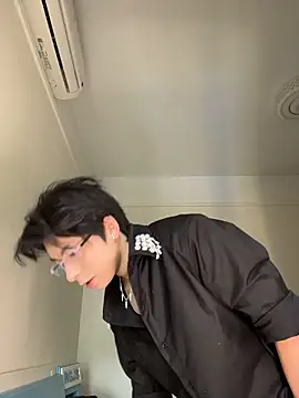 Snapshot of kissbaby-111 chatting on April 2026 06:00:02 AM kissbaby-111 online show from April 2026 06:00:02 AM