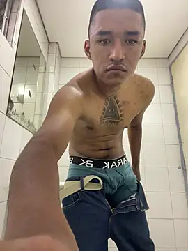 juliancito222 online show from May 2026 10:37:02 PM