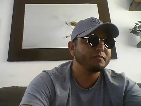 Snapshot of HOTB0Y18 chatting on April 2026 08:21:01 PM HOTB0Y18 online show from April 2026 08:21:01 PM