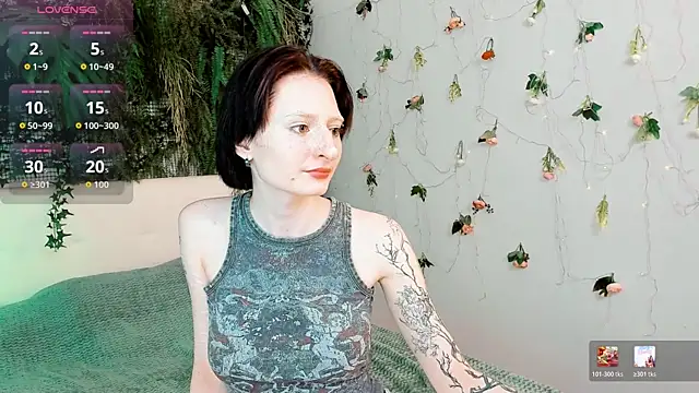 Kira  Cutie online show from June 2026 08:51:01 PM