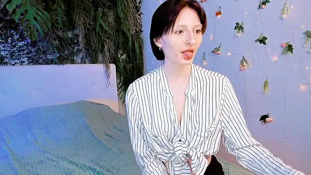 Kira  Cutie online show from June 2026 09:03:02 PM