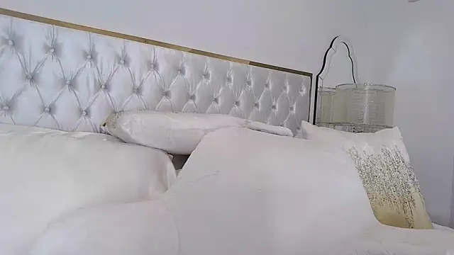 Snapshot of alexandragabrielle chatting on April 2026 03:28:01 AM alexandragabrielle online show from April 2026 03:28:01 AM