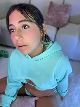 Snapshot of MelodyRey__ chatting on April 2026 10:47:01 PM MelodyRey online show from April 2026 10:47:01 PM