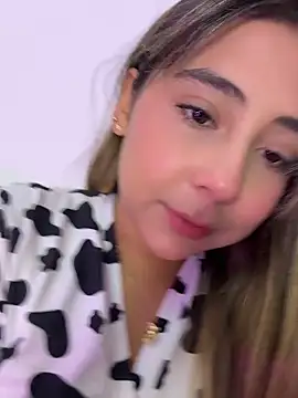 Snapshot of MelodyRey__ chatting on April 2026 11:33:02 PM MelodyRey online show from April 2026 11:33:02 PM