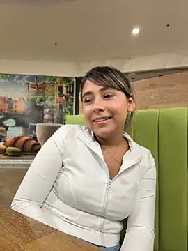 Snapshot of MelodyRey__ chatting on May 2026 11:32:02 PM MelodyRey online show from May 2026 11:32:02 PM