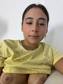 Snapshot of MelodyRey__ chatting on May 2026 01:44:01 AM MelodyRey online show from May 2026 01:44:01 AM