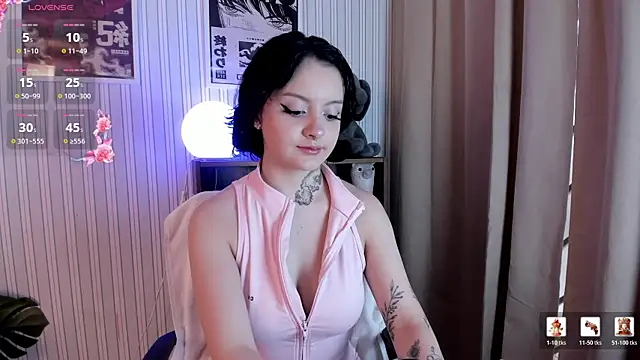 Snapshot of _EmilyRouge_ chatting on April 2026 10:27:01 PM EmilyRouge online show from April 2026 10:27:01 PM