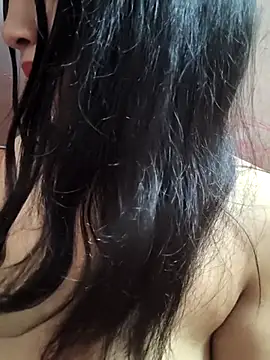 Snapshot of REENA-STRIP chatting on May 2026 06:09:01 PM REENA-STRIP online show from May 2026 06:09:01 PM