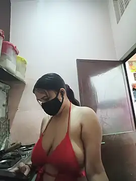 Snapshot of REENA-STRIP chatting on June 2026 05:56:01 AM REENA-STRIP online show from June 2026 05:56:01 AM
