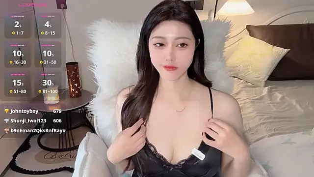 Snapshot of Siren_M chatting on May 2026 05:27:02 AM Siren M online show from May 2026 05:27:02 AM