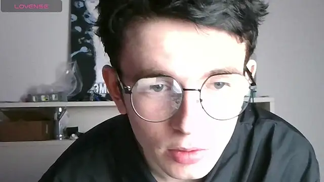 Snapshot of Ernest_ice chatting on April 2026 05:30:02 PM Ernest ice online show from April 2026 05:30:02 PM