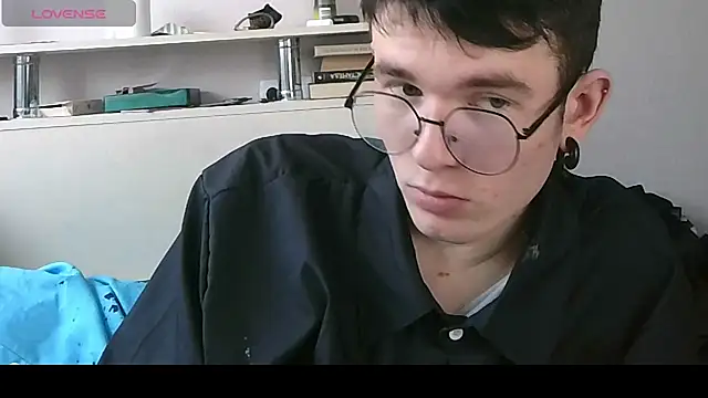 Snapshot of Ernest_ice chatting on May 2026 10:44:02 AM Ernest ice online show from May 2026 10:44:02 AM