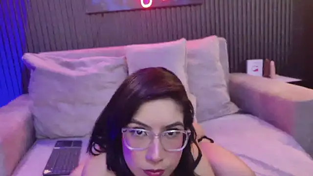 Snapshot of HannaMiller01_ chatting on April 2026 07:52:02 PM HannaMiller01 online show from April 2026 07:52:02 PM