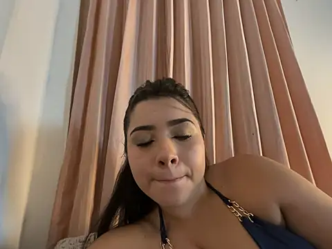 CamilaRougee online show from May 2026 01:00:01 AM
