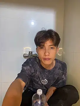 Snapshot of Nguyencuong1999 chatting on June 2026 03:28:02 PM Nguyencuong1999 online show from June 2026 03:28:02 PM