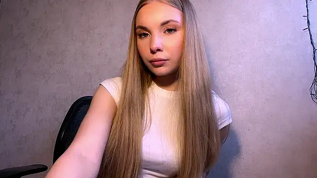 CarolineNine online show from May 2026 02:46:01 PM