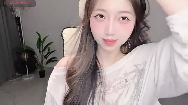 Yukiy8877 online show from May 2026 01:16:01 PM