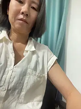 Snapshot of lilysister66 chatting on June 2026 04:42:02 PM lilysister66 online show from June 2026 04:42:02 PM