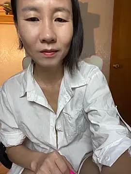 Snapshot of lilysister66 chatting on June 2026 04:33:01 PM lilysister66 online show from June 2026 04:33:01 PM