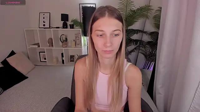 LauraPurr online show from July 2026 06:30:01 AM