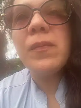 Snapshot of Alaialuxe chatting on April 2026 06:30:01 PM Alaialuxe online show from April 2026 06:30:01 PM