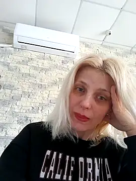 MiaLove183 online show from March 2026 02:44:01 PM