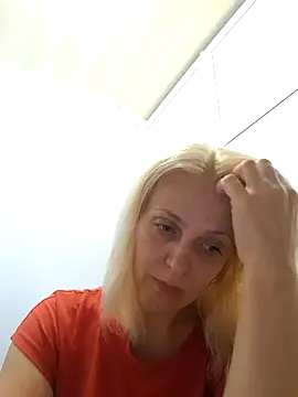 Snapshot of MiaLove183 chatting on July 2026 01:28:01 PM MiaLove183 online show from July 2026 01:28:01 PM
