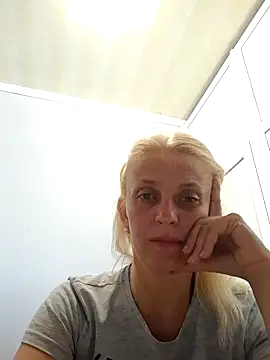 Snapshot of MiaLove183 chatting on July 2026 01:35:02 PM MiaLove183 online show from July 2026 01:35:02 PM