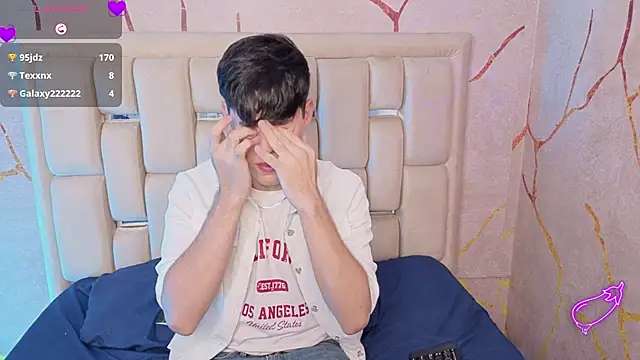 Snapshot of Tom_Parker_ chatting on June 2026 10:24:01 PM Tom Parker online show from June 2026 10:24:01 PM