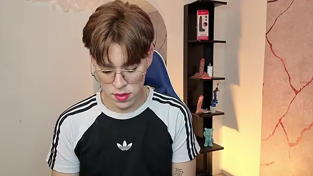 Tom Parker  online show from July 2026 11:07:02 PM