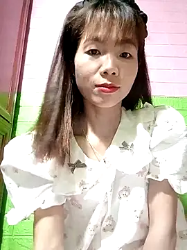 Snapshot of AmyLinee01 chatting on May 2026 10:54:01 AM AmyLinee01 online show from May 2026 10:54:01 AM