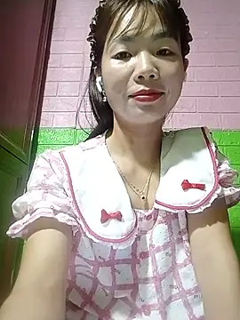 Snapshot of AmyLinee01 chatting on May 2026 05:11:01 PM AmyLinee01 online show from May 2026 05:11:01 PM