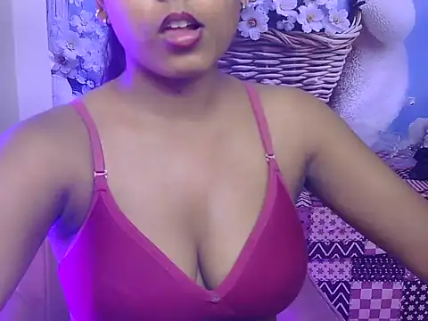 hoty-pinka online show from April 2026 06:12:01 PM