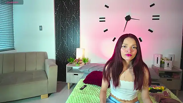 Snapshot of aurora_petitee chatting on April 2026 01:36:01 PM aurora petitee online show from April 2026 01:36:01 PM