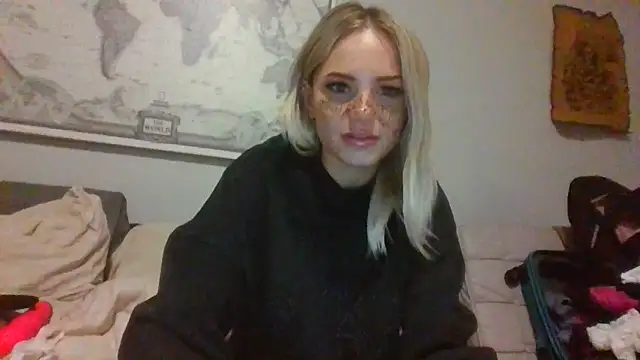 Snapshot of Britneycherry chatting on July 2026 03:30:01 AM Britneycherry online show from July 2026 03:30:01 AM