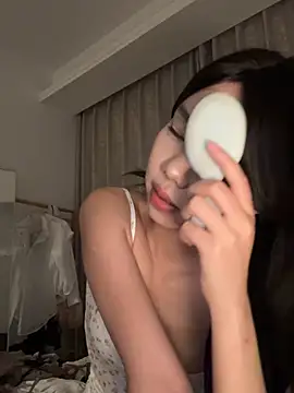 jolie 33 online show from May 2026 01:05:01 PM