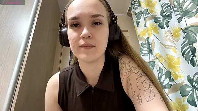 Snapshot of DenitaSpace chatting on April 2026 02:23:02 PM DenitaSpace online show from April 2026 02:23:02 PM