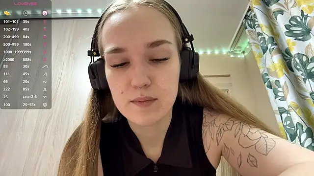 Snapshot of DenitaSpace chatting on April 2026 02:19:01 PM DenitaSpace online show from April 2026 02:19:01 PM