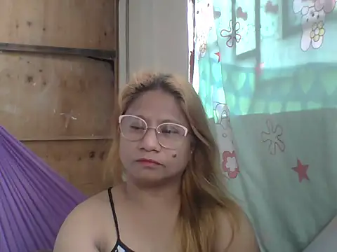 Snapshot of PinayChristine chatting on May 2026 02:27:02 AM PinayChristine online show from May 2026 02:27:02 AM