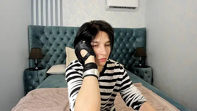 Snapshot of AdonBev chatting on May 2026 05:25:01 AM AdonBev online show from May 2026 05:25:01 AM