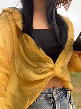 kim-min-jii online show from March 2026 01:33:02 AM