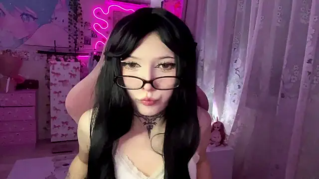 ToxiraLuneX online show from May 2026 05:29:01 PM