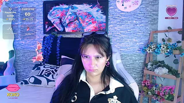 Snapshot of eyes_moonn chatting on June 2026 11:58:01 AM eyes moonn online show from June 2026 11:58:01 AM