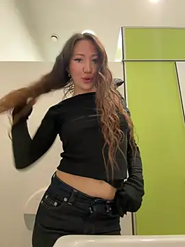 Snapshot of SaintSquirt chatting on April 2026 10:47:02 AM SaintSquirt online show from April 2026 10:47:02 AM