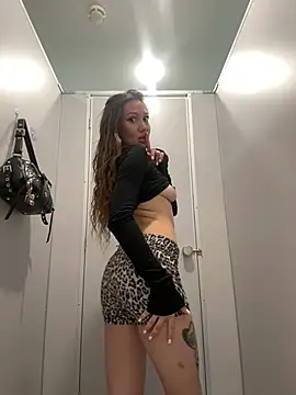 Snapshot of SaintSquirt chatting on May 2026 11:07:02 AM SaintSquirt online show from May 2026 11:07:02 AM