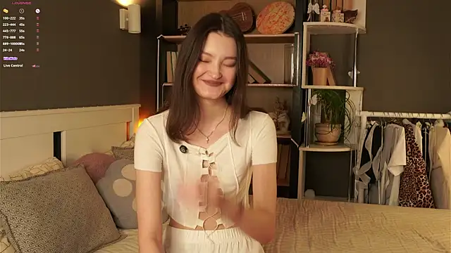 GussieGoold online show from April 2026 11:44:01 AM