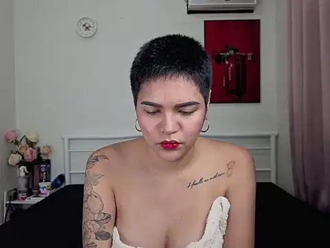 Snapshot of monicaconde chatting on May 2026 08:21:01 AM monicaconde online show from May 2026 08:21:01 AM